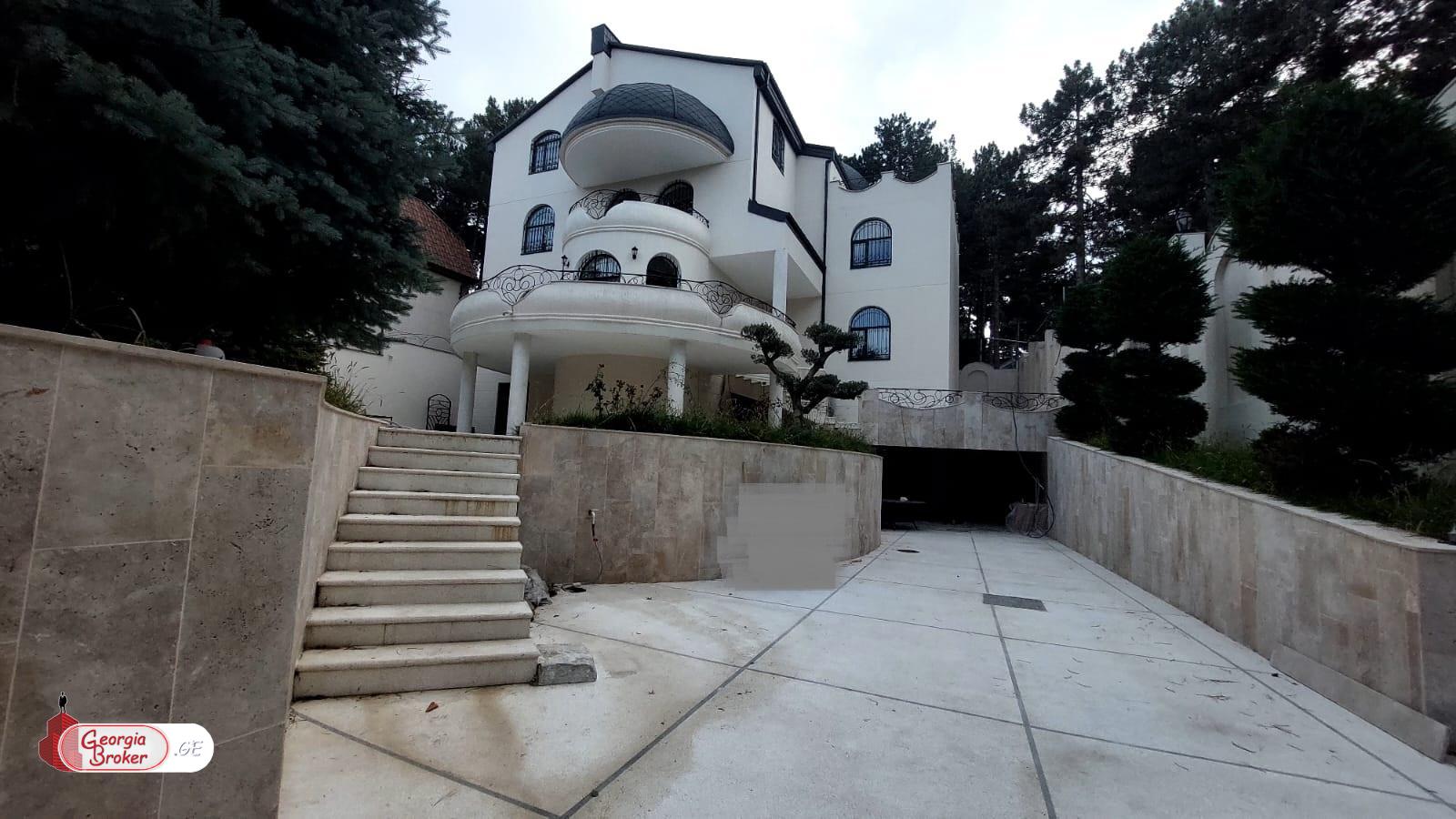 ქირავდება  ახალი  გარემონტებული  4სართულიანი  შენობა  წყნეთში